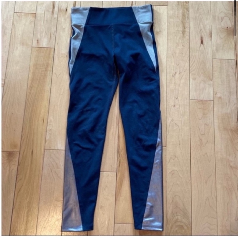Heroine Sport gray & silver leggings size extra small